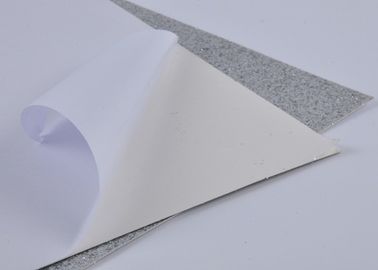 Çin Kart Yapımı İçin Düz Renkli Kendinden Yapışkanlı Gümüş Parlak Kağıt 30.5 * 30.5cm Fabrika